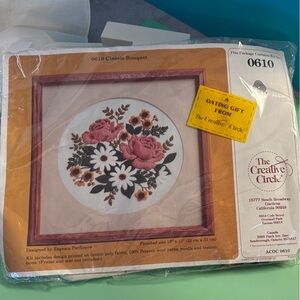 Creative Circle Floral Embroidery Kit